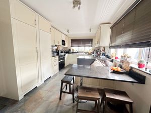 Kitchen- click for photo gallery